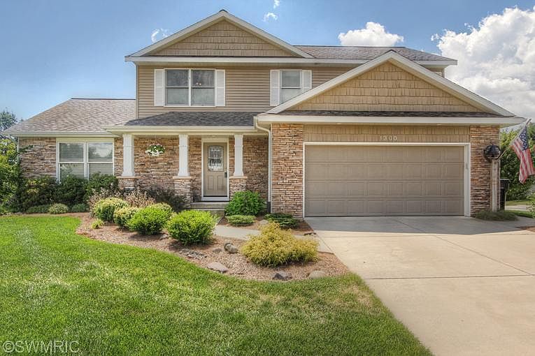 1st image of 1300 Millwood Ct NE