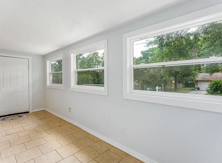 912 E Carolina Ave — Photo 4
