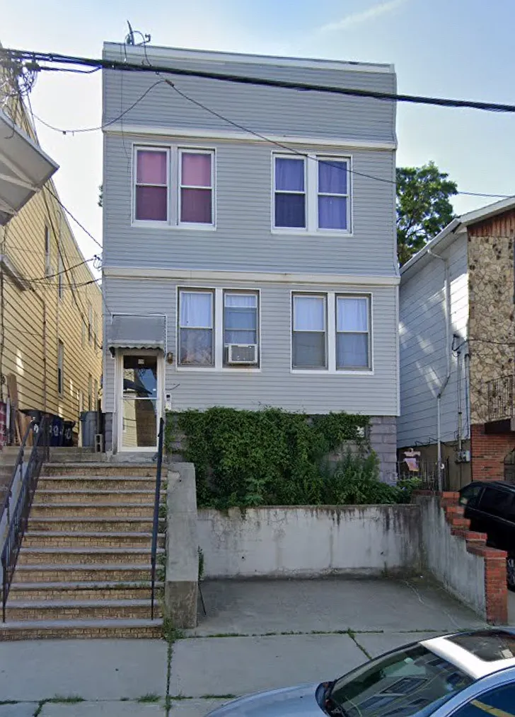 2 bed, 800 sqft, $1,950 — Photo 1