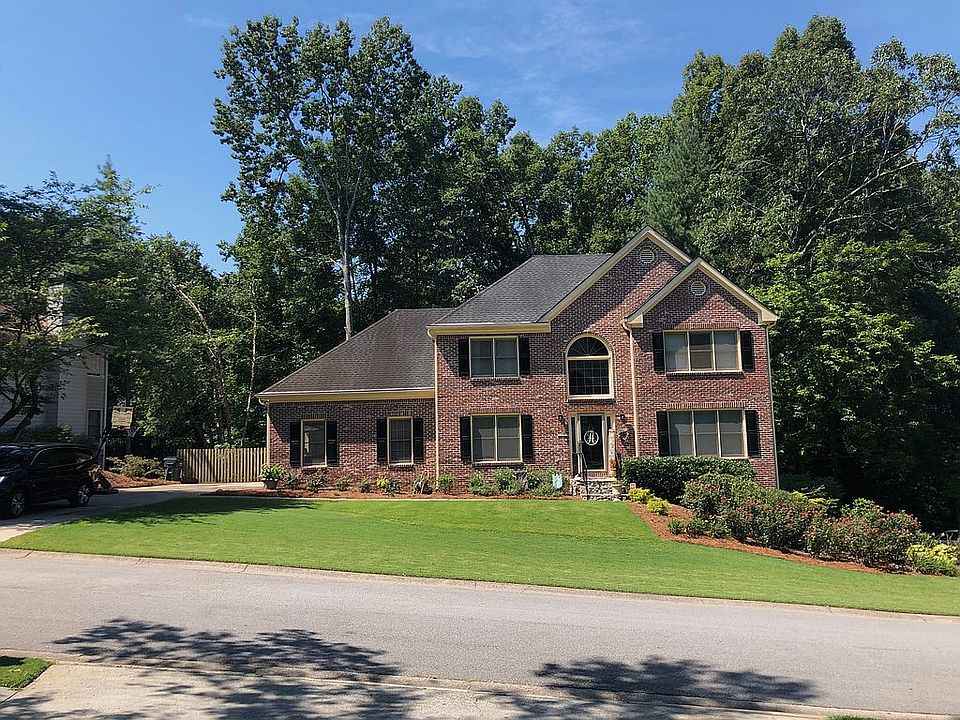 2nd image of 453 Braidwood Walk NW