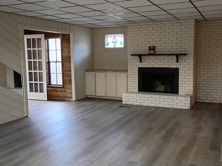 734 Chase Dr — Photo 3
