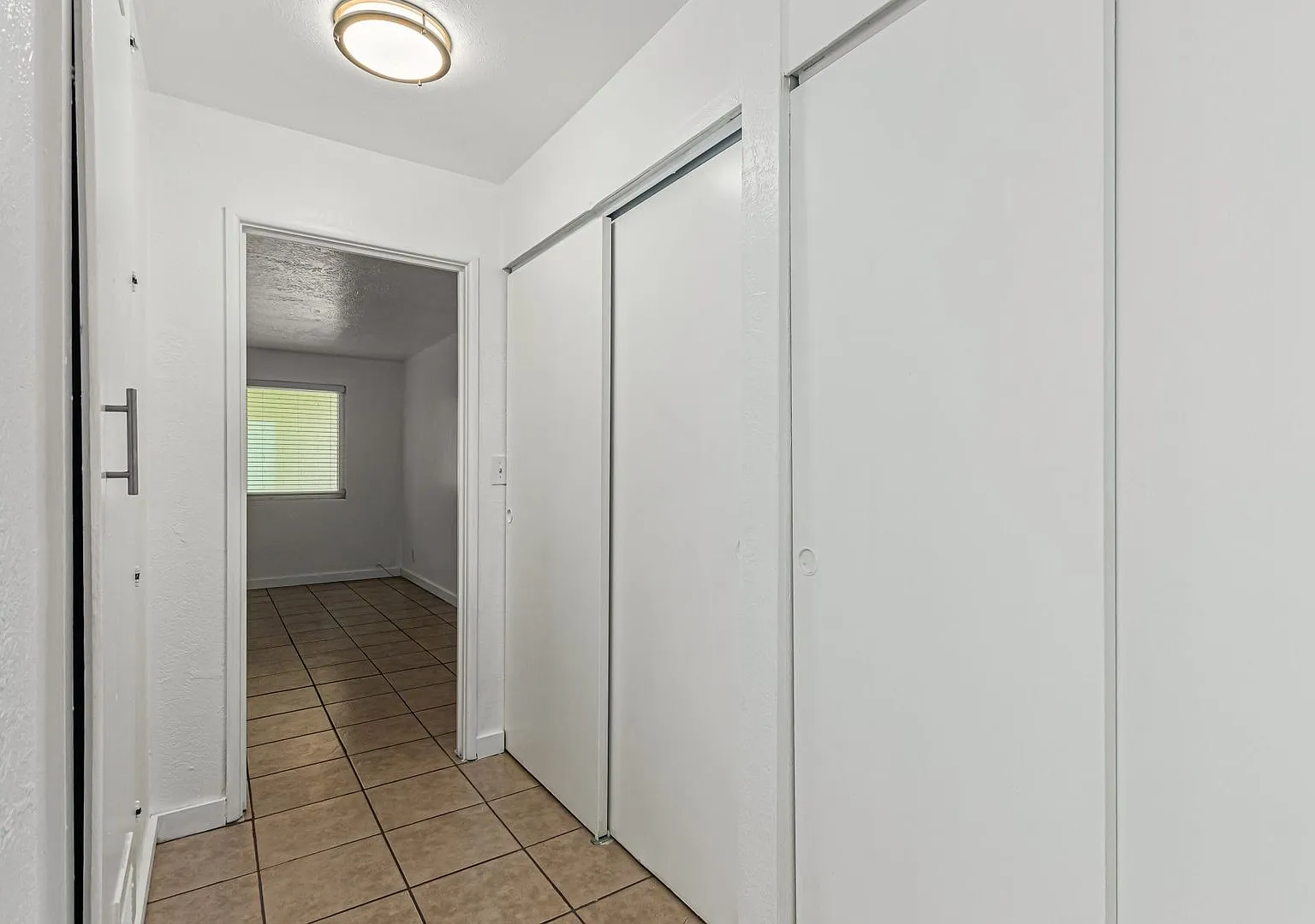 2417 E Campbell Ave — Photo 1