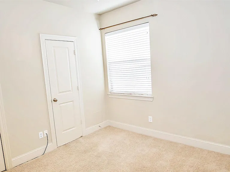 1611 Silver St — Photo 27