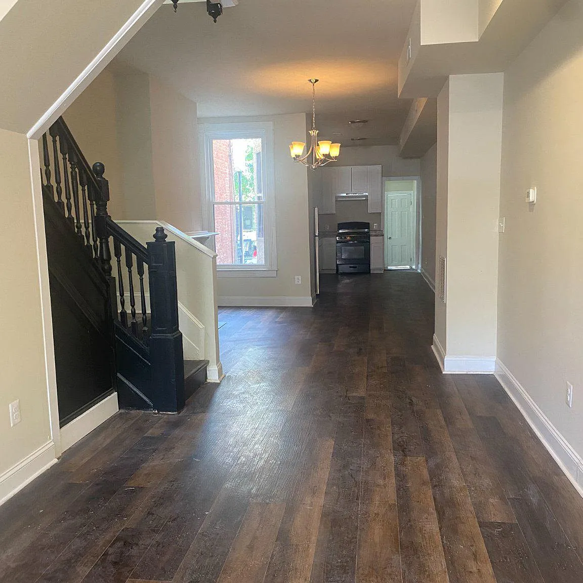 3 bed, 1.0 bath, 1270 sqft, $1,650 — Photo 4