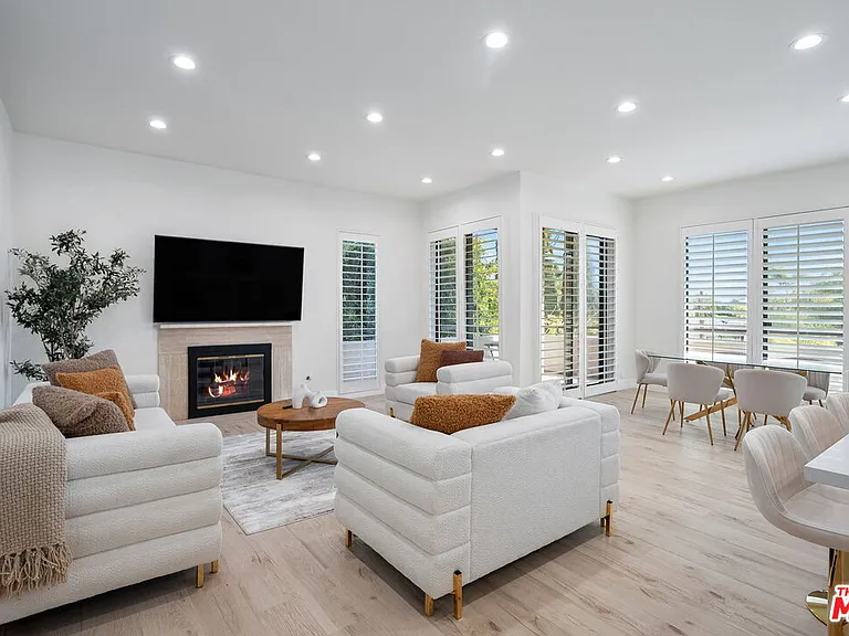 1880 Veteran Ave #208 — Photo 3