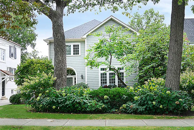 1346 Scott Ave photo 1