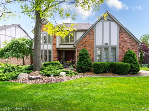 6626 Lake Pointe Ct, Shelby Township, MI 48317