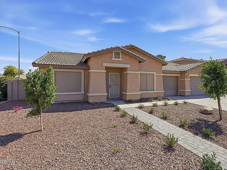 4 bed, 2702 sqft, $3,900 — Photo 1