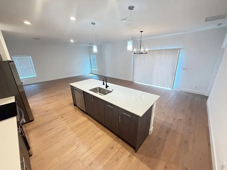 731 Schrader Ave SW — Photo 15