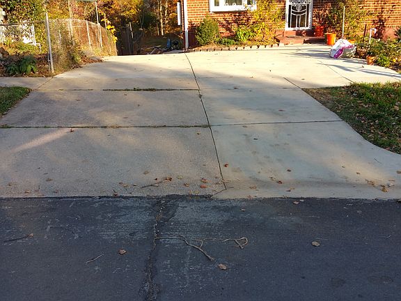 Nice wide driveway