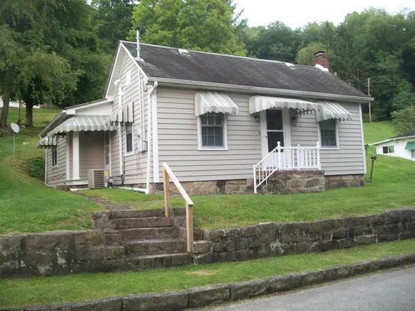 297 S Walnut St, Philippi, WV 26416
