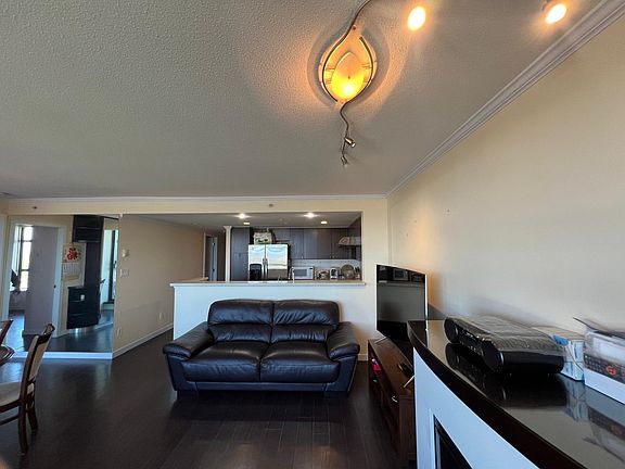 4th image of 8160 Lansdowne Rd #1202
