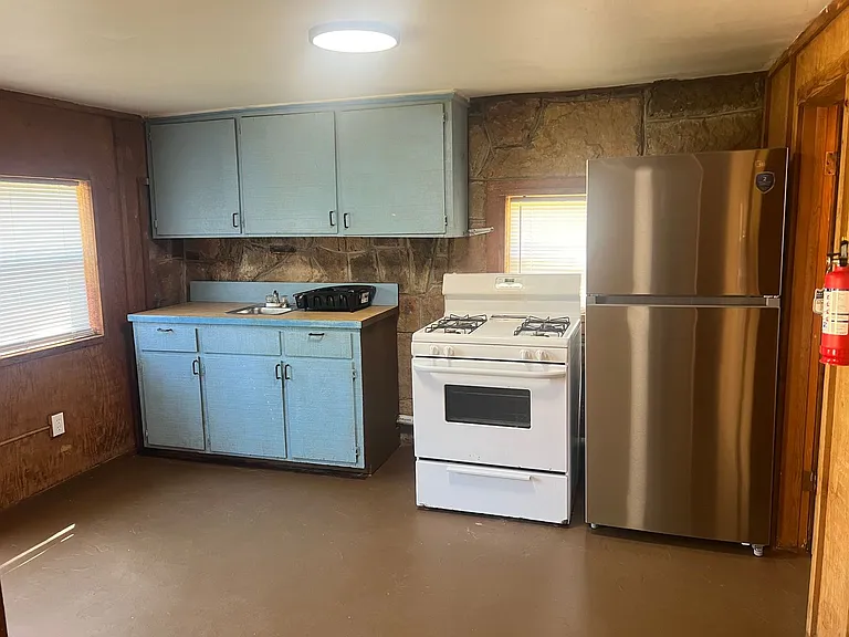 502 W Shawnee St #A — Photo 6