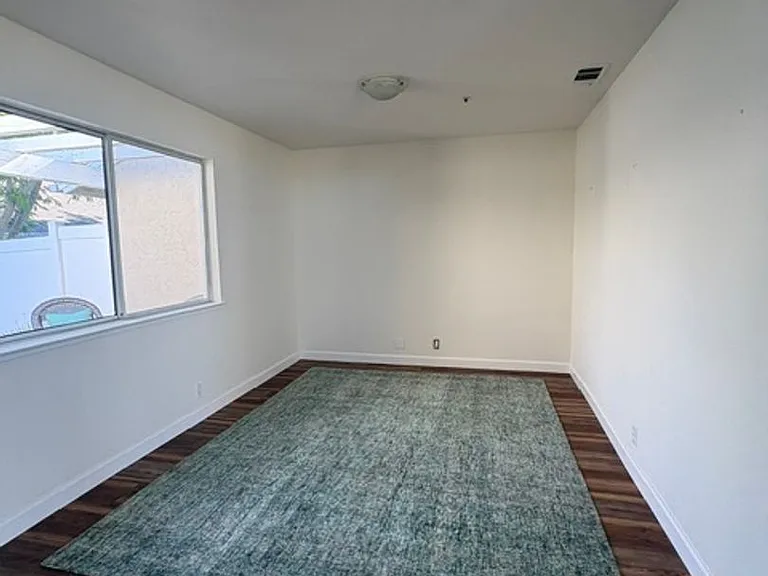 981 Bluebell Way — Photo 5