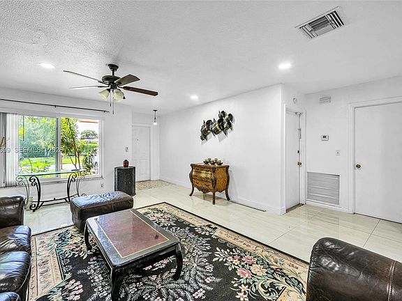 4th image of 8135 NW 39th St