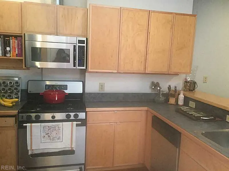 111 Tazewell St #303 — Photo 3