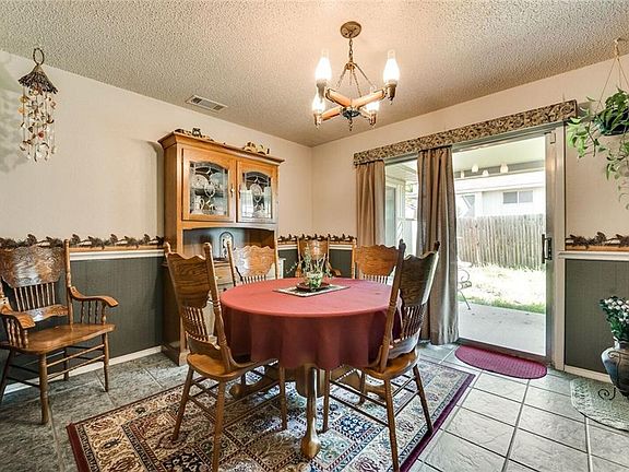 5th image of 516 Valley Mills Dr