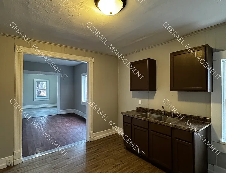 1344 Gage St — Photo 10