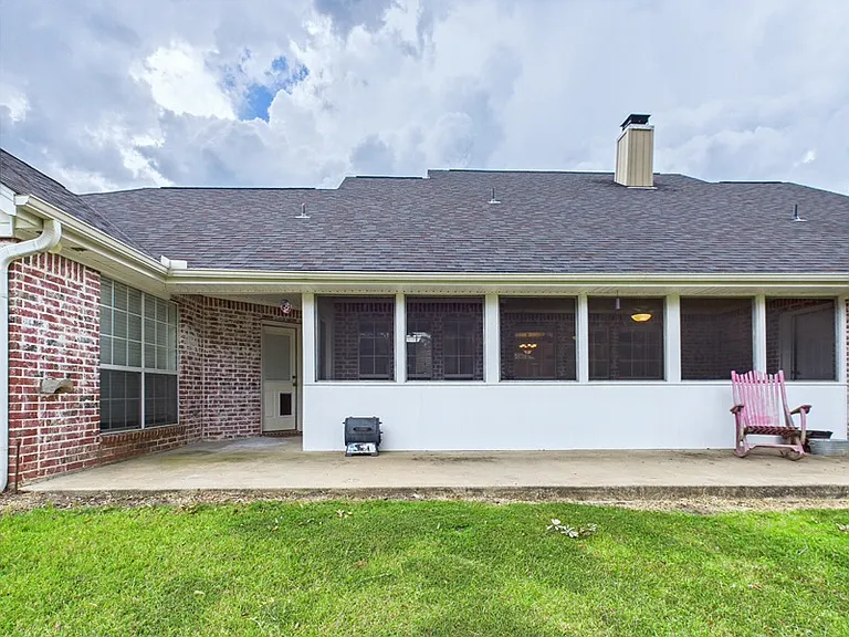 1014 Redbud Ave — Photo 4