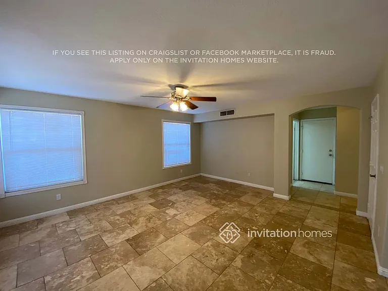 764 W La Pryor Ln — Photo 4