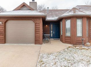 230 Summertree Ln, Lawrence, KS 66049