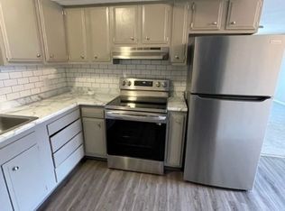1942 G St, Lincoln, NE 68510