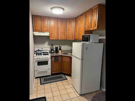5th image of 39 Sampson Ave #B6