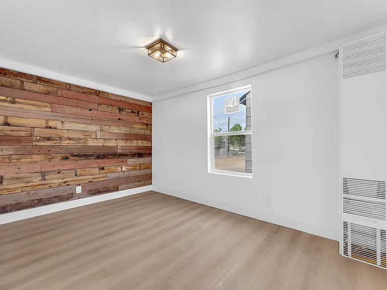 950 W 7th St #3 — Photo 10