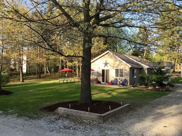 658 N Para Sail Dr, Mears, MI 49436