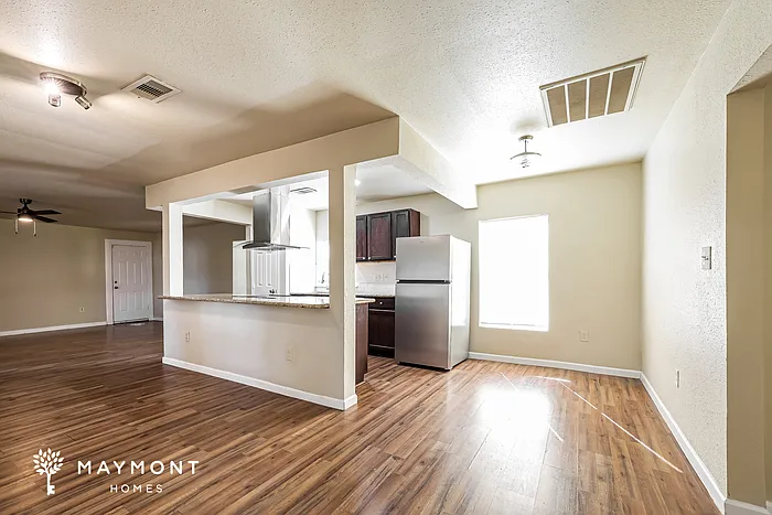 1009 Danube St — Photo 5