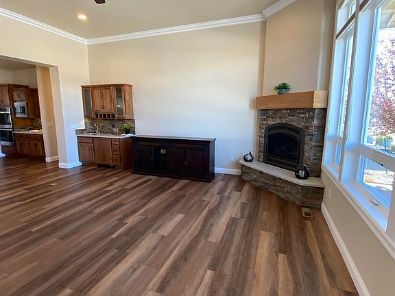 4th image of 1593 Deseret Dr