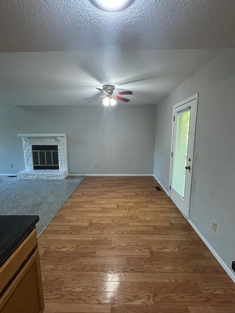 3 Bed 1.5 Bath Duplex — Photo 4