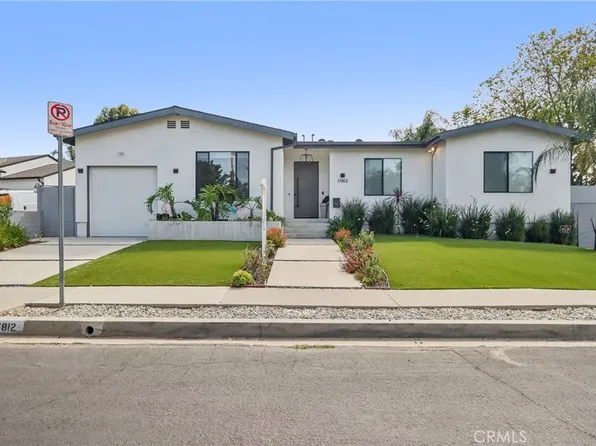 17812 Bromley Ct, Encino, CA 91316