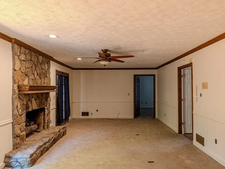 2858 Livsey Dr — Photo 10
