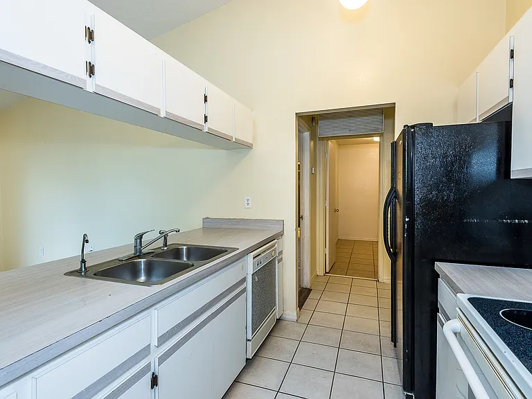 504 Vannell St — Photo 11