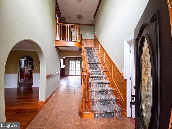 3rd image of 2217 Valley View Dr S