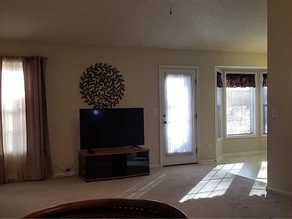 5th image of 3024 Hereford Ln