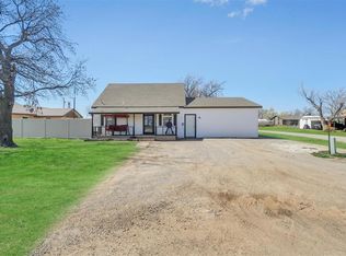 111 Grand Ave, Willow, OK 73673