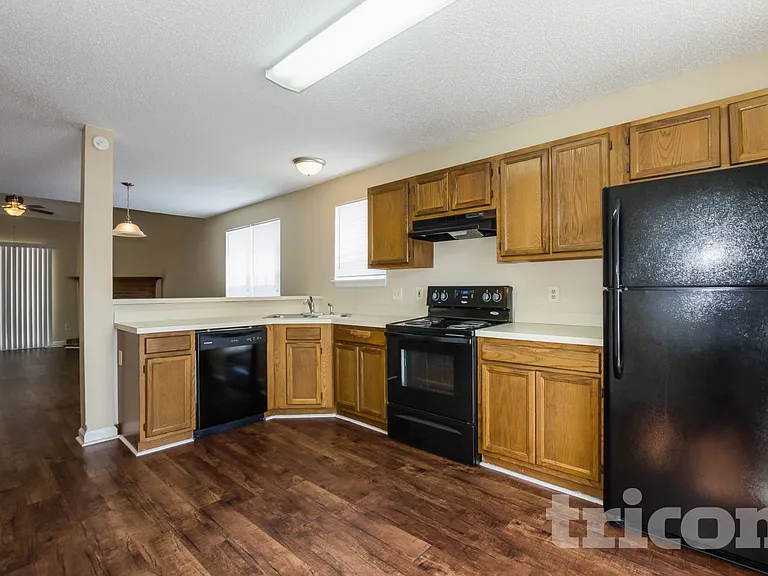 207 Salusbury Ln — Photo 4