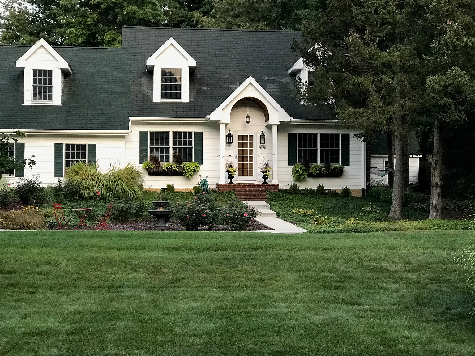 7626 Oakview photo 1
