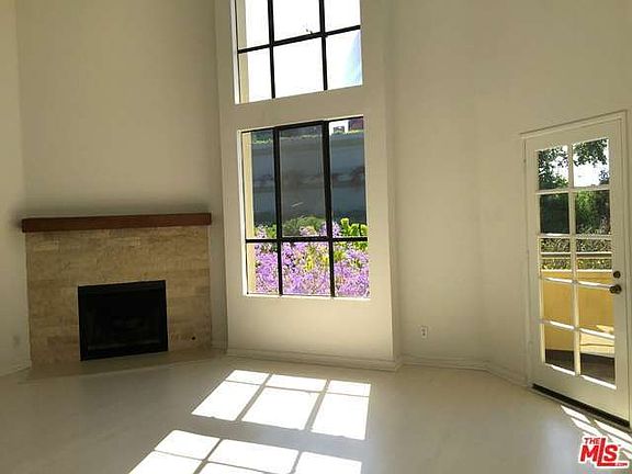 5th image of 720 Huntley Dr APT 203