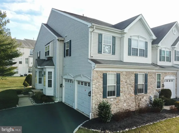 11 Portsmouth Cir, Glen Mills, PA 19342