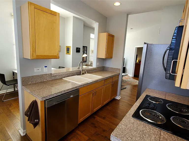 475 W 12th Ave #8H — Photo 16