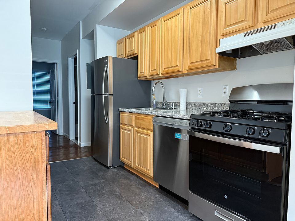Kitchen with dishwasher