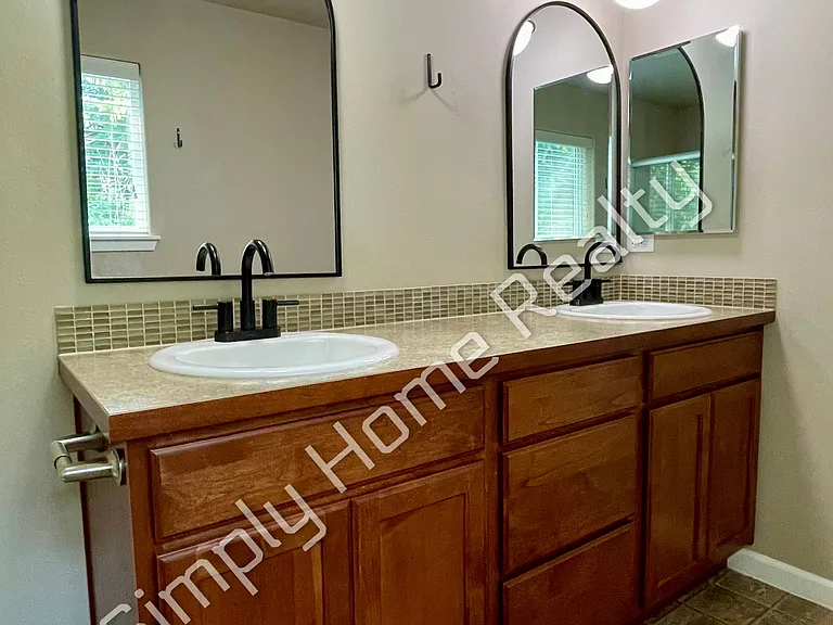 4661 Helena Ave SE — Photo 23