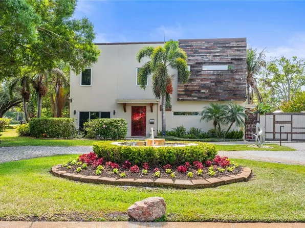 2520 Gomaz Way S, Saint Petersburg, FL 33712