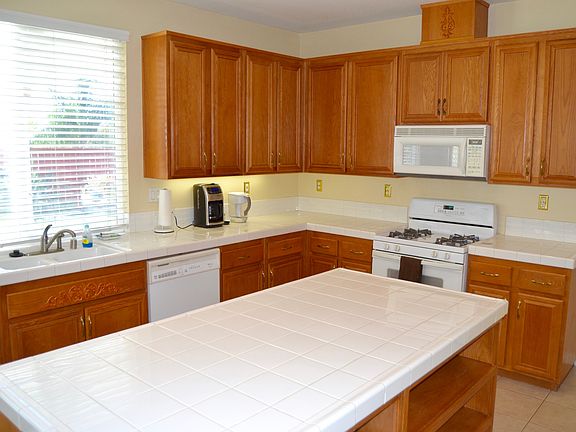 5th image of 28629 Maplewood Dr