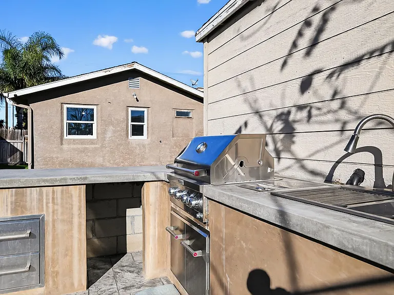 4045 C St — Photo 31