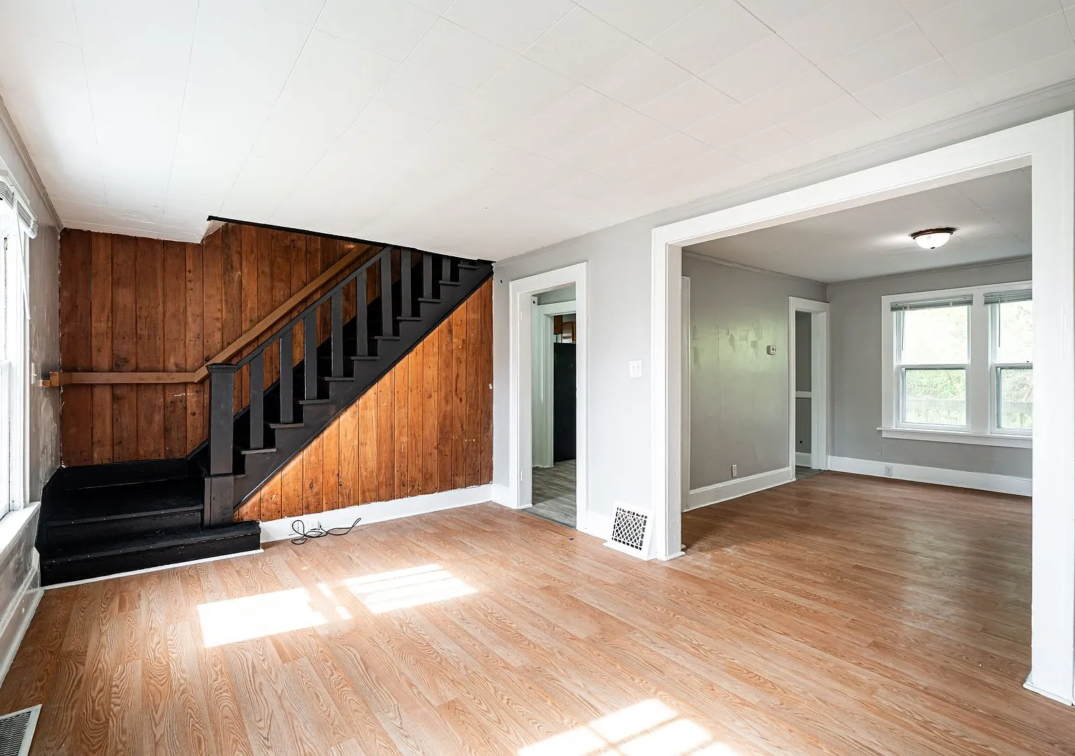 Walk to Lake Michigan from this Kenosha TownHome! — Photo 3