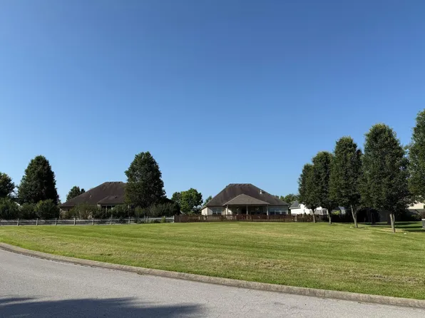 4047 Greentree Rd #151, Versailles, KY 40383